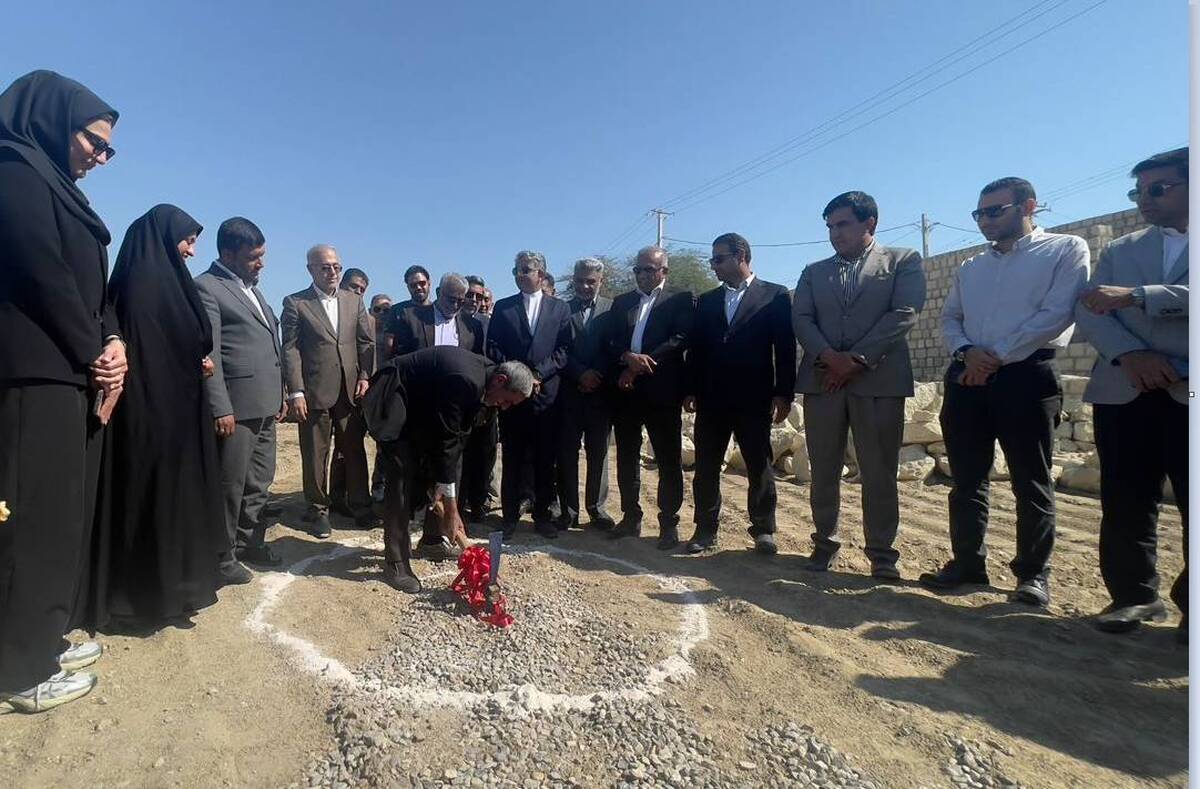 کلنگ احداث بوستان محمدعلی بهمنی در بندرعباس به‌زمین زده شد