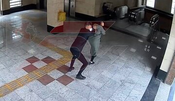 فیلم زورگیری وحشیانه از زن جوان در مترو محلاتی/فیلم سرقت در دست پلیس!