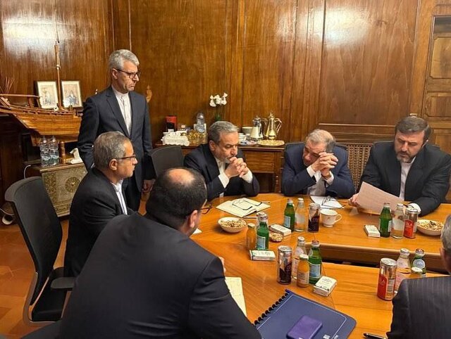 مذاکرات غیرمستقیم ایران و آمریکا؛ راه رفتن بر لبه تیغ